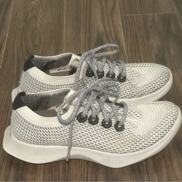 All Birds classic "Tree dasher" sneakers. - Picture 1 of 8